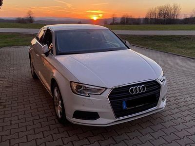 Weiß Gebraucht 2018 Audi A3 Ambiente Limousine | 13.000 € (Fairer Preis)