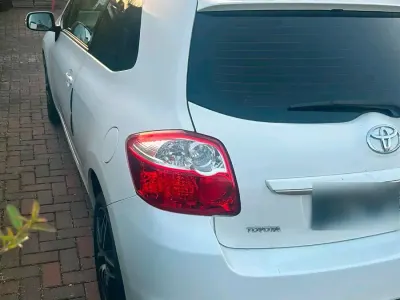 Gebraucht Toyota Auris 100 PS (73 kW) 2012 Weiß Kleinwagen