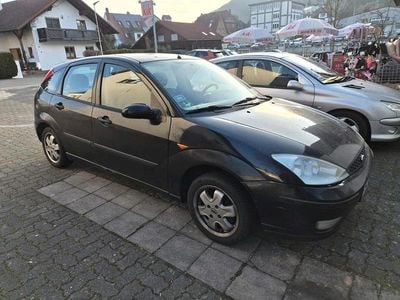 Schwarz Gebraucht 2002 Ford Focus Kleinwagen | 330 € (Guter Preis)