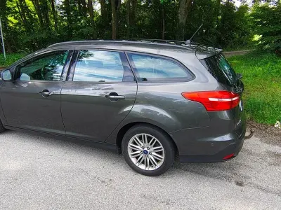 Gebraucht Ford Focus Titanium 120 PS (88 kW) 2018 Grau Limousine