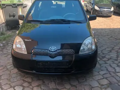 Gebraucht Toyota Yaris 87 PS (63 kW) 2000 Schwarz Kleinwagen