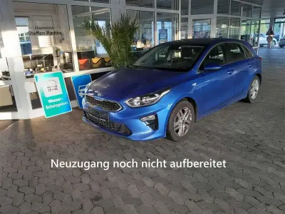 Używany Kia Ceed Vision 99 KM (72 kW) 2019 Niebieski Hatchback