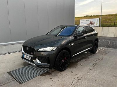 Grau Gebraucht 2017 Jaguar F-Pace First Edition SUV | 22.299 € (Teuer)