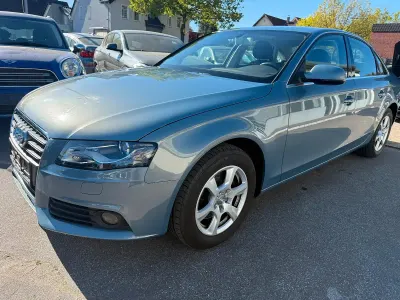 Gebraucht Audi A4 Attraction 179 PS (131 kW) 2011 Blau Limousine