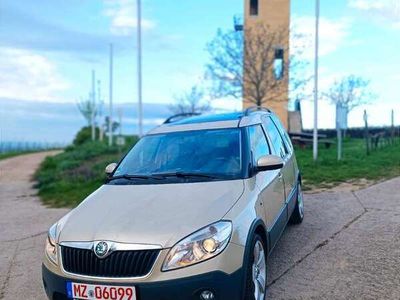 gebraucht Skoda Roomster 1.2l TSI 77kW Scout Plus Edition