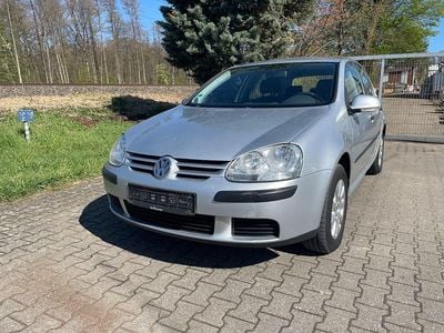 Second-hand VW Golf IV 102 CP (75 kW) 2004 Argintiu Berlinǎ