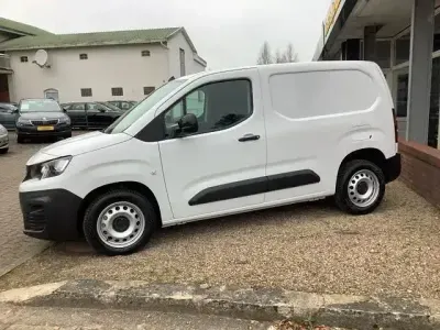 Gebraucht Peugeot Partner 131 PS (96 kW) 2024 Lackierung weiss icy/typ ausse Van / Kleinbus