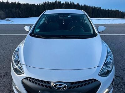 Weiß Gebraucht 2013 Hyundai i30 Coupé | 4.200 € (Guter Preis)