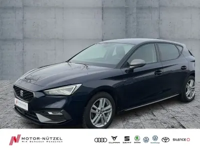 Używany Seat Leon FR 150 KM (110 kW) 2022 Niebieski Sedan/Limuzyna