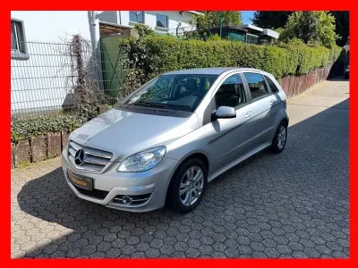 Gebraucht Mercedes B180 116 PS (85 kW) 2010 Silber Van / Kleinbus