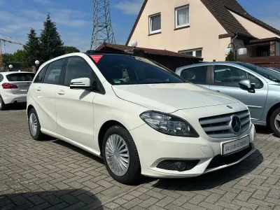 Gebraucht Mercedes B180 122 PS (89 kW) 2013 Weiß Van / Kleinbus