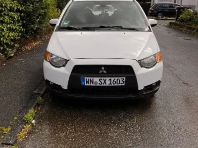 Gebraucht Mitsubishi Colt Invite 95 PS (69 kW) 2010 Weiß Kleinwagen