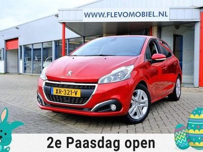 Gebraucht Peugeot 208 Signature Sky 83 PS (61 kW) 2019 Rot Kleinwagen