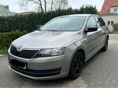 Usata Skoda Rapid Active 75 CV (55 kW) 2015 Oro Utilitaria
