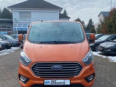 Gebraucht Ford Tourneo 170 PS (125 kW) 2018 Orange Van / Kleinbus