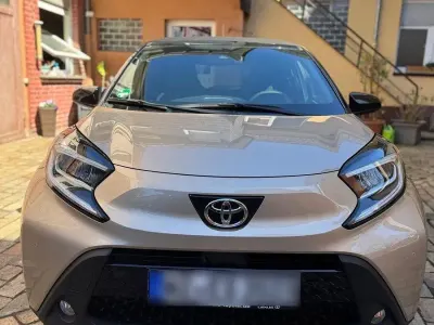 Gebraucht Toyota Aygo Team 72 PS (52 kW) 2024 Beige Kleinwagen