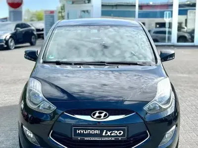 Gebraucht Hyundai ix20 Classic 90 PS (66 kW) 2013 Phantom black / mic Kleinwagen