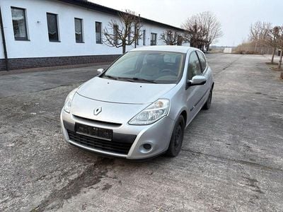 Gebraucht Renault Clio II Dynamique 75 PS (55 kW) 2010 Silber Limousine