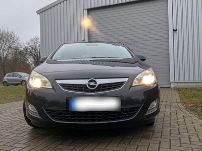 Gebraucht Opel Astra Design Edition 140 PS (102 kW) 2012 Schwarz Limousine