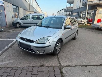 Grau Gebraucht 2003 Ford Focus Limousine | 650 € (Guter Preis)