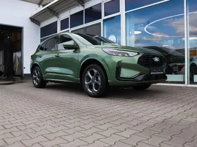 Gebraucht Ford Kuga ST-Line 242 PS (177 kW) 2024 Burstinggreen metallic SUV