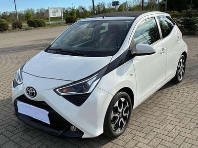 Usata Toyota Aygo x-sky 72 CV (52 kW) 2021 Bianco Utilitaria