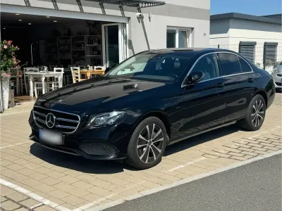 Gebraucht Mercedes E300 122 PS (89 kW) 2020 Schwarz Limousine