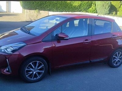 Gebraucht Toyota Yaris Hybrid Club 73 PS (53 kW) 2019 Rot Limousine