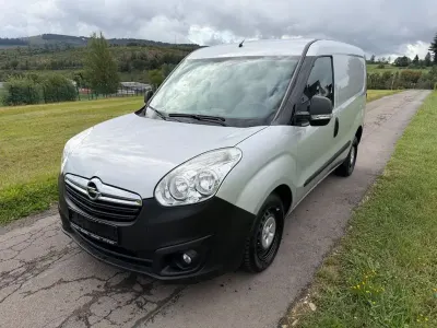 Gebraucht Opel Combo 105 PS (77 kW) 2017 Silber Van / Kleinbus