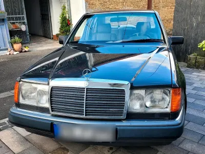 Gebraucht Mercedes E300 188 PS (138 kW) 1990 Schwarz Limousine