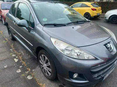 Gebraucht Peugeot 207 90 PS (66 kW) 2011 Grau Kleinwagen