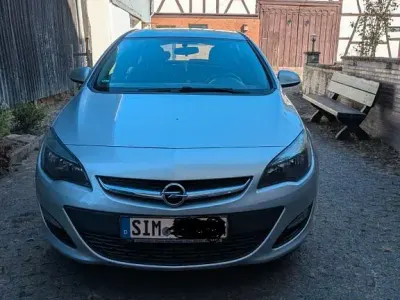Gebraucht Opel Astra Selection 116 PS (85 kW) 2014 Silber Limousine