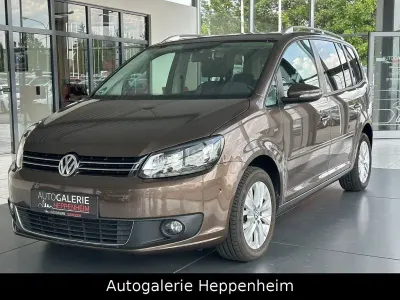 Gebraucht VW Touran Life 105 PS (77 kW) 2013 Braun Van / Kleinbus