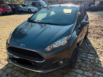 Gebraucht Ford Fiesta 101 PS (74 kW) 2017 Grau Kleinwagen