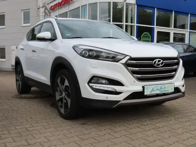 Używany Hyundai Tucson Premium 177 KM (130 kW) 2016 Biały SUV
