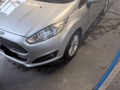 Silber Gebraucht 2016 Ford Fiesta SYNC Edition Kleinwagen | 4.750 € (Fairer Preis)