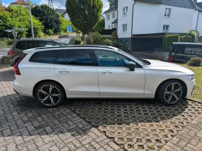 Gebraucht Volvo V60 Plus 197 PS (144 kW) 2023 Weiß Kombi