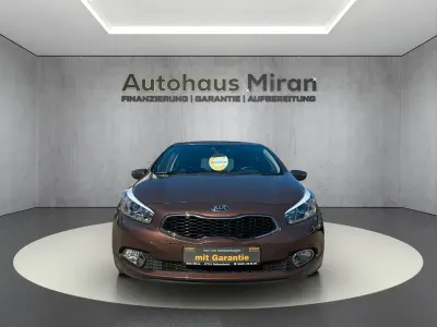 Gebraucht Kia Ceed 135 PS (99 kW) 2013 Braun Kleinwagen