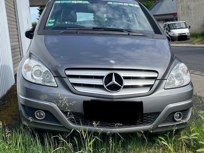 Mercedes B200