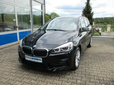 Gebraucht BMW 220 Gran Tourer Advantage 190 PS (139 kW) 2020 Schwarz ii/bonnet fluid black Van / Kleinbus