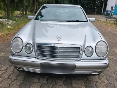 Gebraucht Mercedes E200 Elegance 136 PS (100 kW) 1998 Silber Limousine