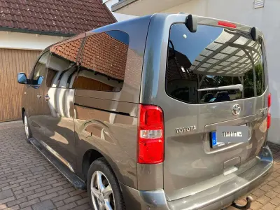 Gebraucht Toyota Proace Verso Team 177 PS (130 kW) 2020 Grau Kombi