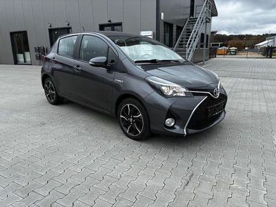 Gebraucht Toyota Yaris Hybrid Lounge 75 PS (55 kW) 2016 Grau Kleinwagen