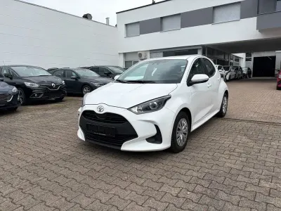 Gebraucht Toyota Yaris Basis 72 PS (52 kW) 2022 Weiß Kleinwagen