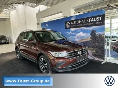 Gebraucht VW Tiguan United 150 PS (110 kW) 2021 Braun metallic SUV