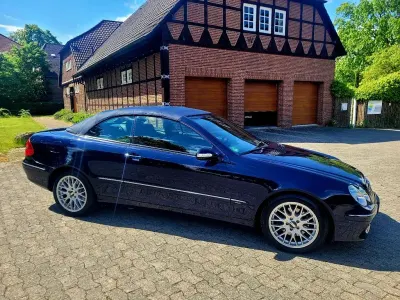 Gebraucht Mercedes CLK280 231 PS (169 kW) 2007 Tansanitblau  metalliclack Cabrio