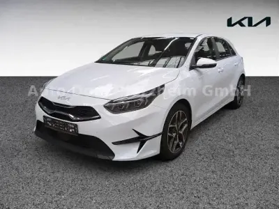 Gebraucht Kia Ceed Spirit 140 PS (102 kW) 2025 Weiß Kleinwagen