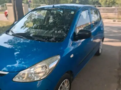 Gebraucht Hyundai i10 70 PS (51 kW) 2010 Blau Kleinwagen