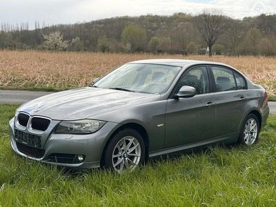 Gebraucht BMW 318 Sport Line 143 PS (105 kW) 2011 Grau Limousine