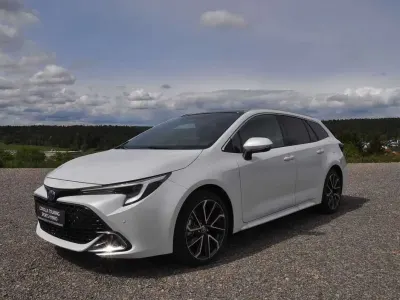 Neu Toyota Corolla Lounge 196 PS (144 kW) 2025 Weiß Kombi
